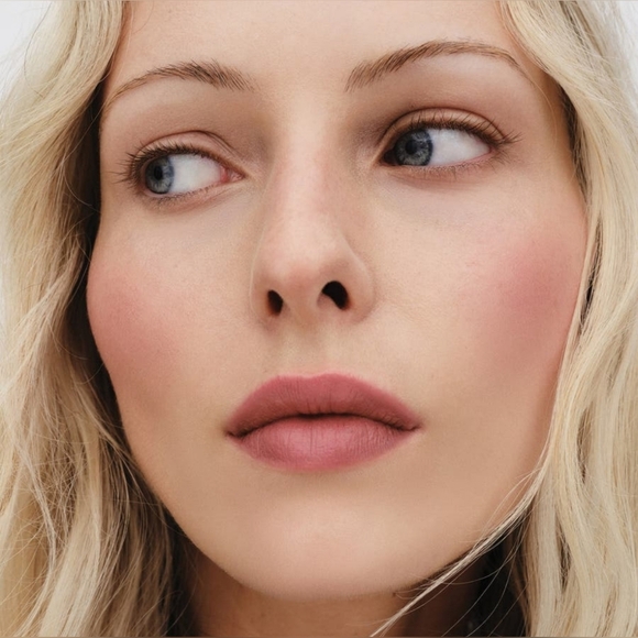 Westman Atelier Lip Suede Hydrating Matte Lipstick with Hyaluronic Acid PETAL. - Picture 2 of 9